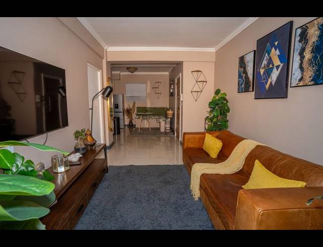 1 BEDROOM APARTMENT FOR SALE IN MOUILLE POINT